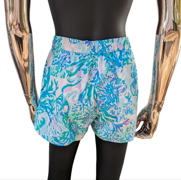 ⭐ Lilly Pulitzer SeaShell Ocean Theme Print Water Pull On Shorts - Picture 5 of 11
